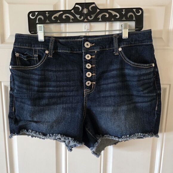 Torrid Demin Shorts First At Fit Cut Off Jean Shorts Button Up Size 14 Fringe - Picture 1 of 5